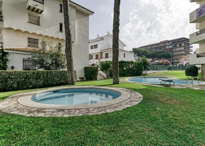 Amarres Con Piscina * L' Escala
