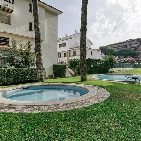 Amarres Con Piscina * L'Escala